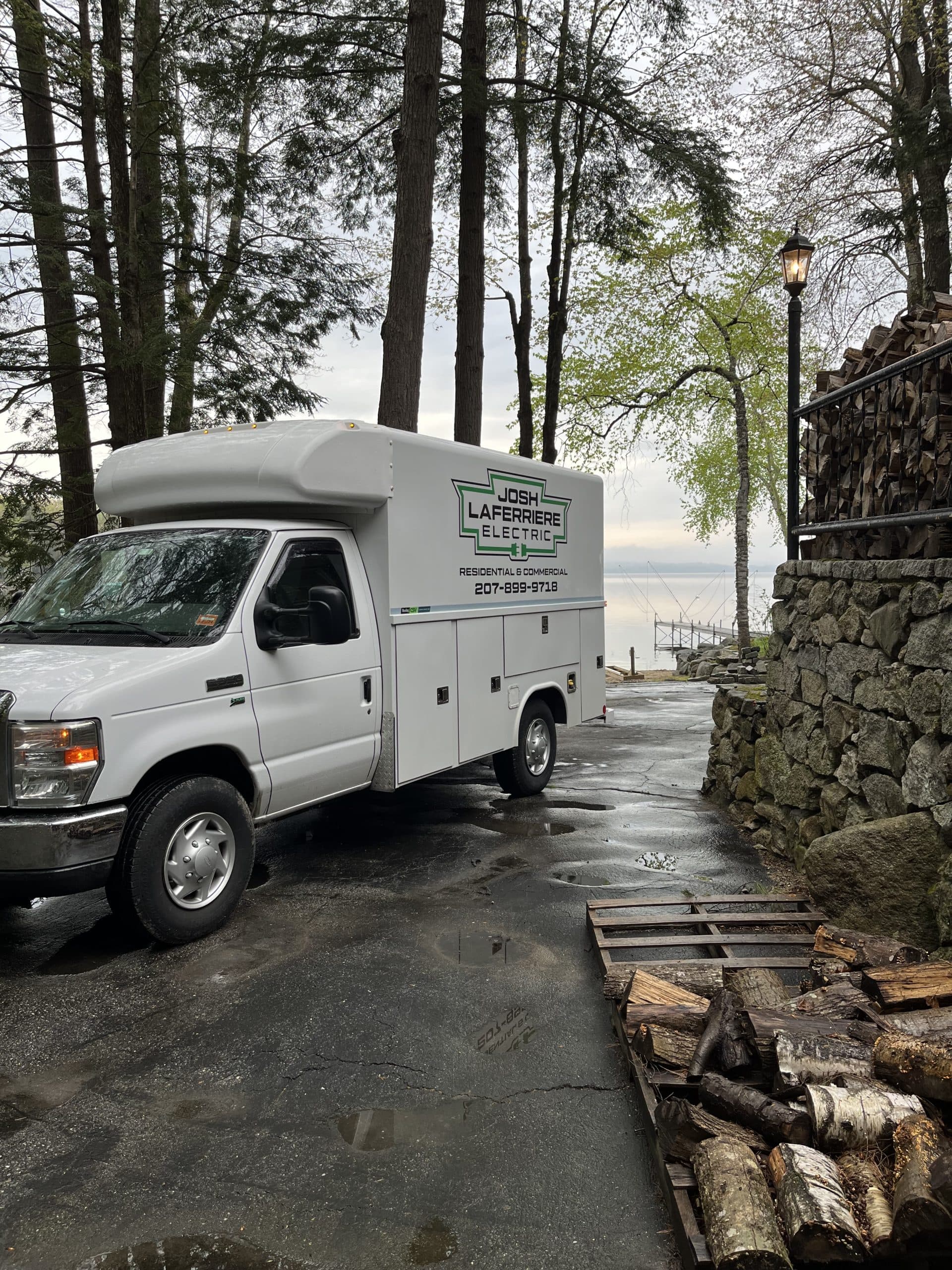 Professional emergency electrical service